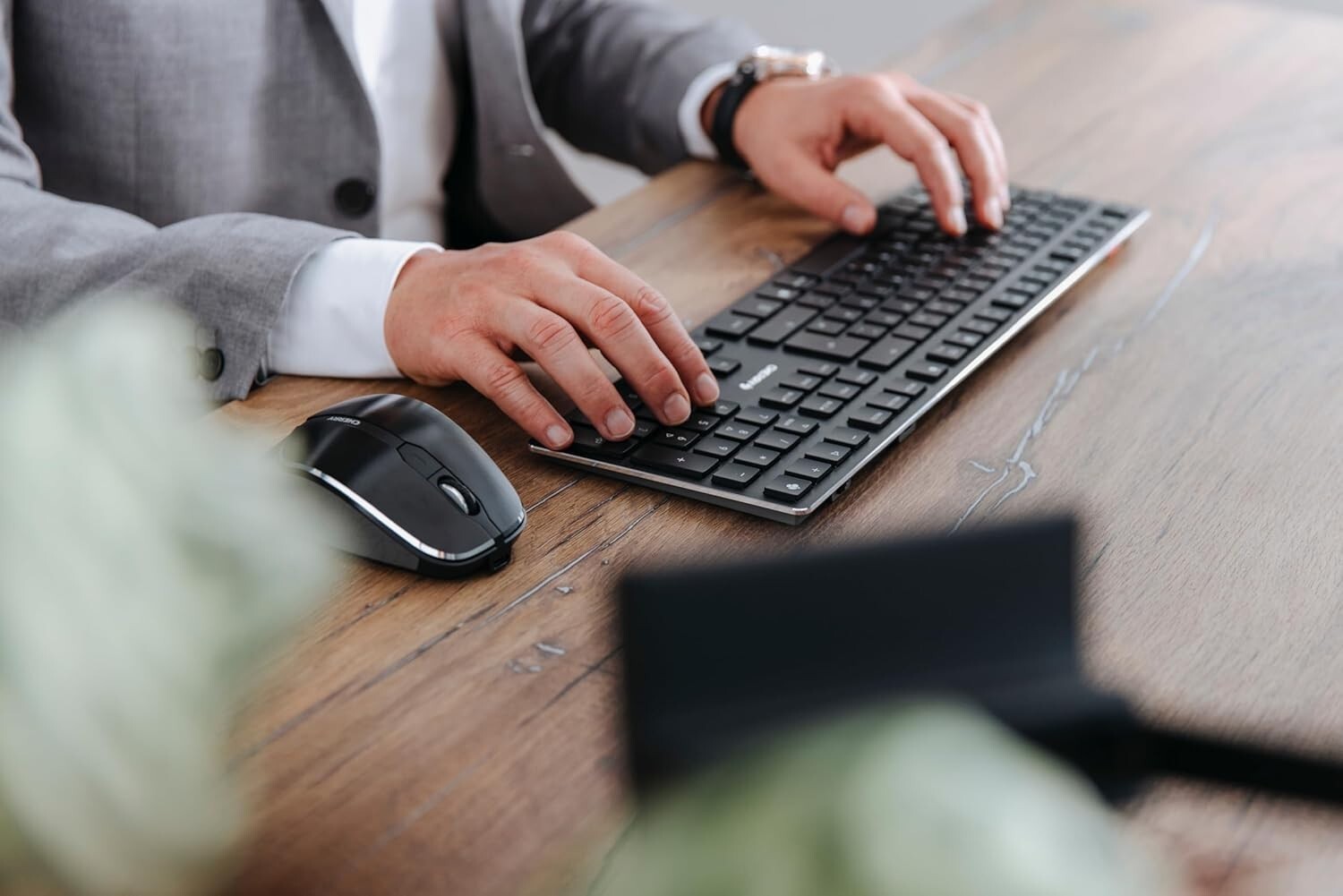 CHERRY MW 8C ERGO Kabellose Ergonomische Maus Bluetooth & 2.4 GHz 3000 DPI USB-C